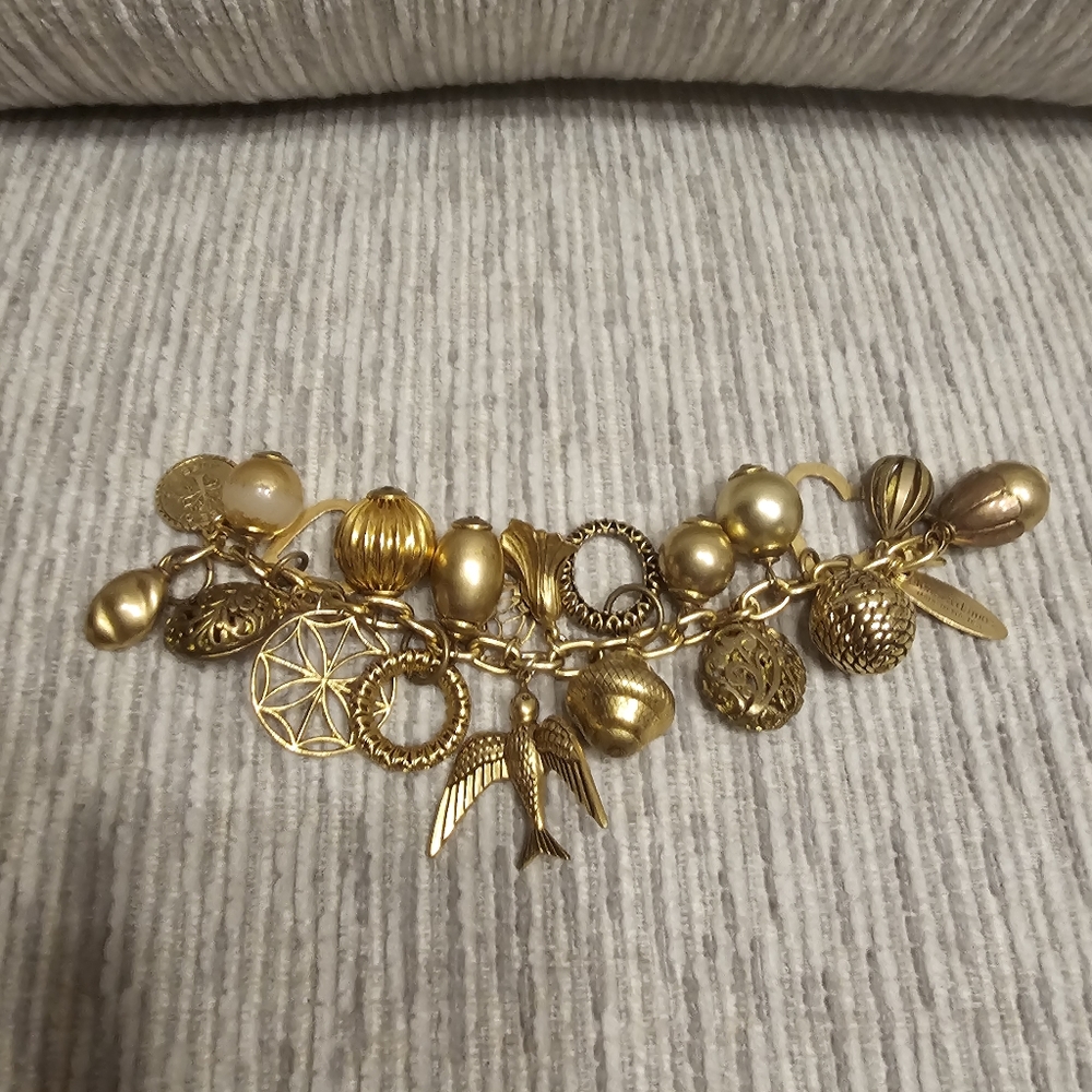 ♡ Lenora Dame Gold-Toned Vintage-Inspired Charm Bracelet ♡ - Picture 2 of 12